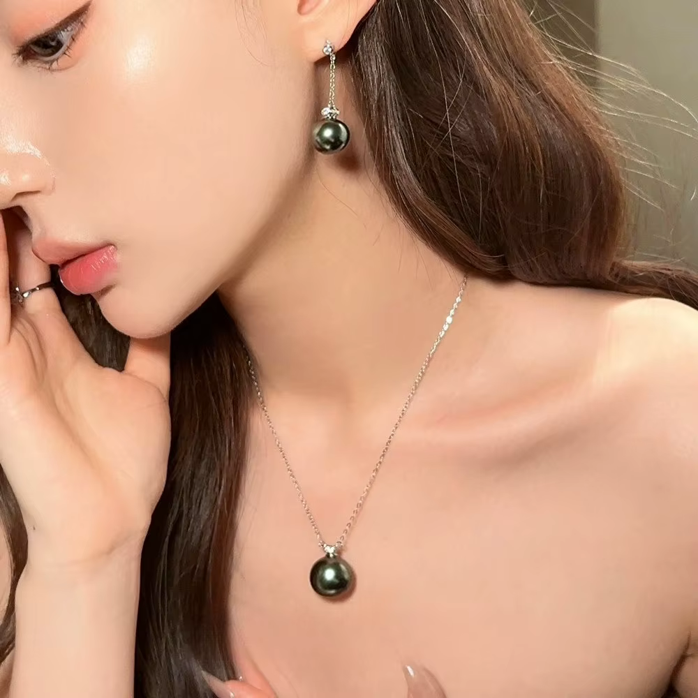 Ensemble de bijoux en perles de coquillage vert paon et pierres scintillantes