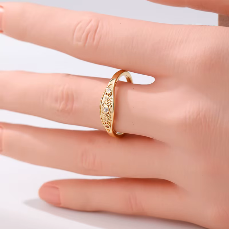 Bague Classique pour Femme avec Fleur Incrustée de Zirconiums Blancs