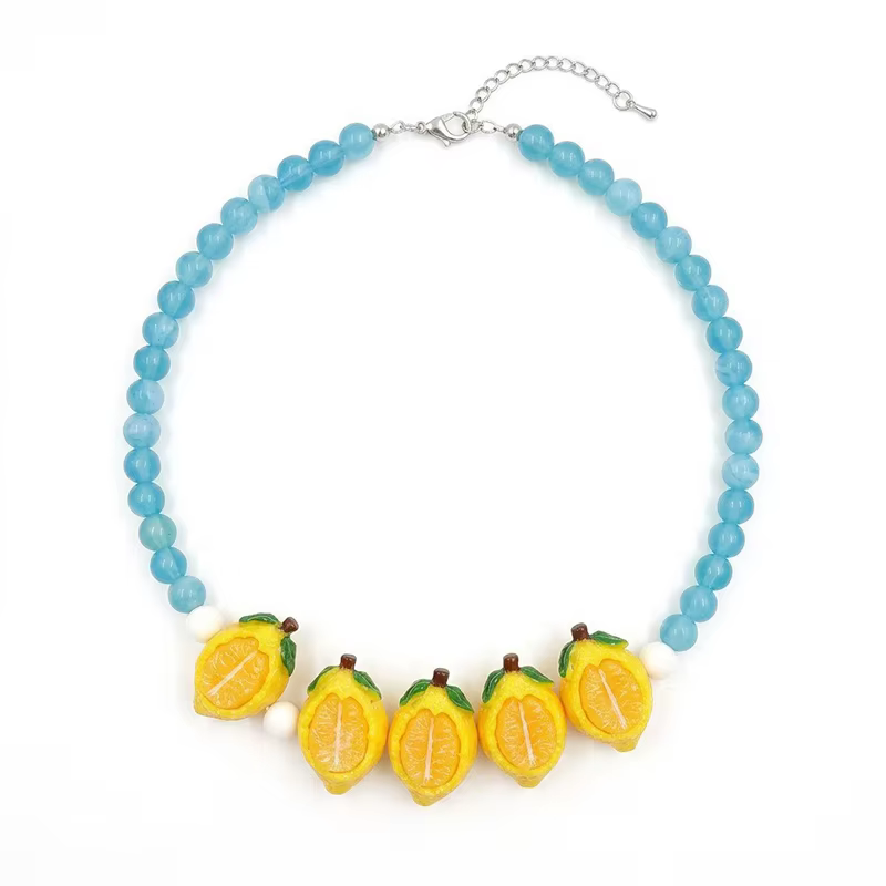 Collier de perles de fruits