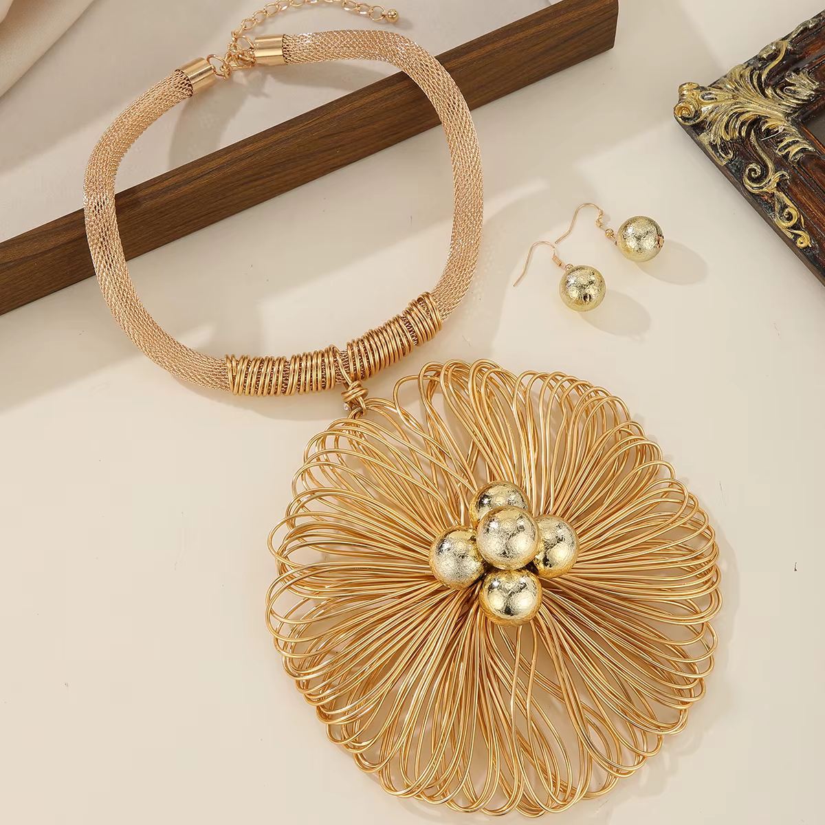 Ensemble de bijoux tendance au design unique
