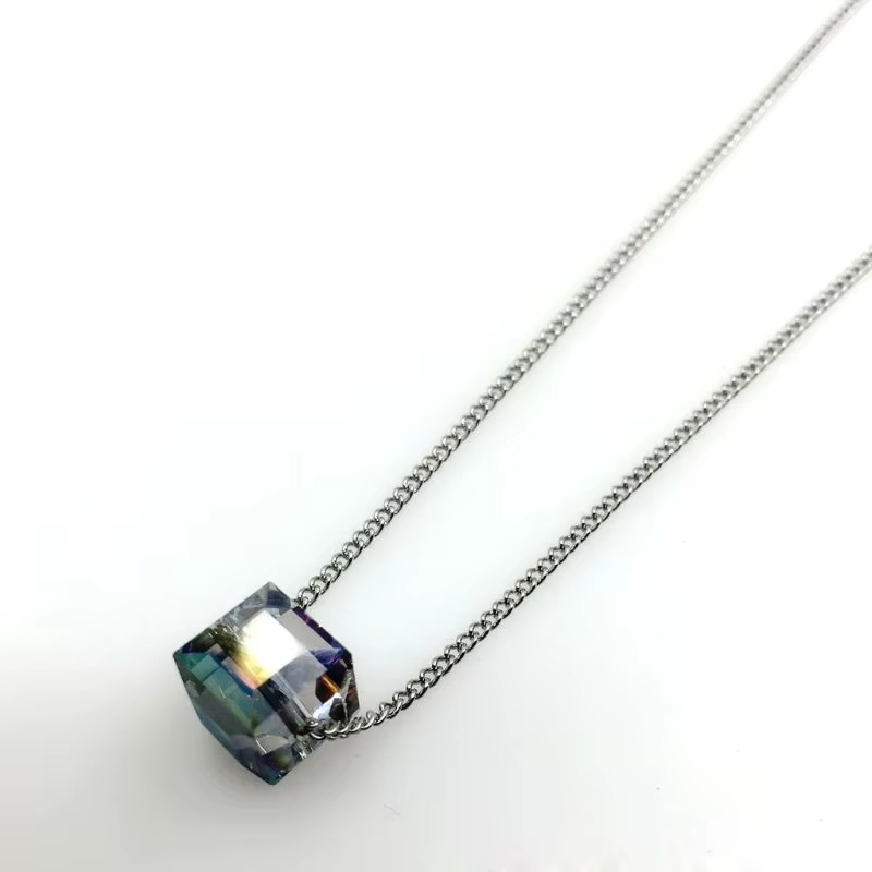 Collier pendentif en cristal carré Aurora coloré pour femme, bijoux fantaisie