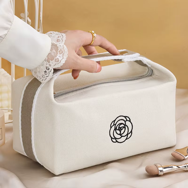 Trousse de maquillage portable en toile de camélia