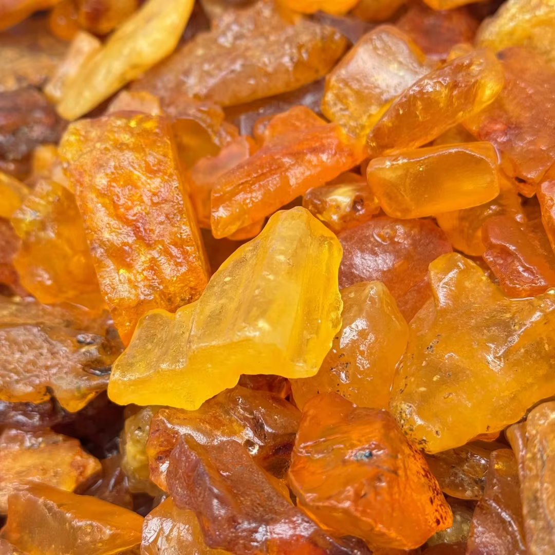 1 pièce de particules de pierre brute d'ambre naturel