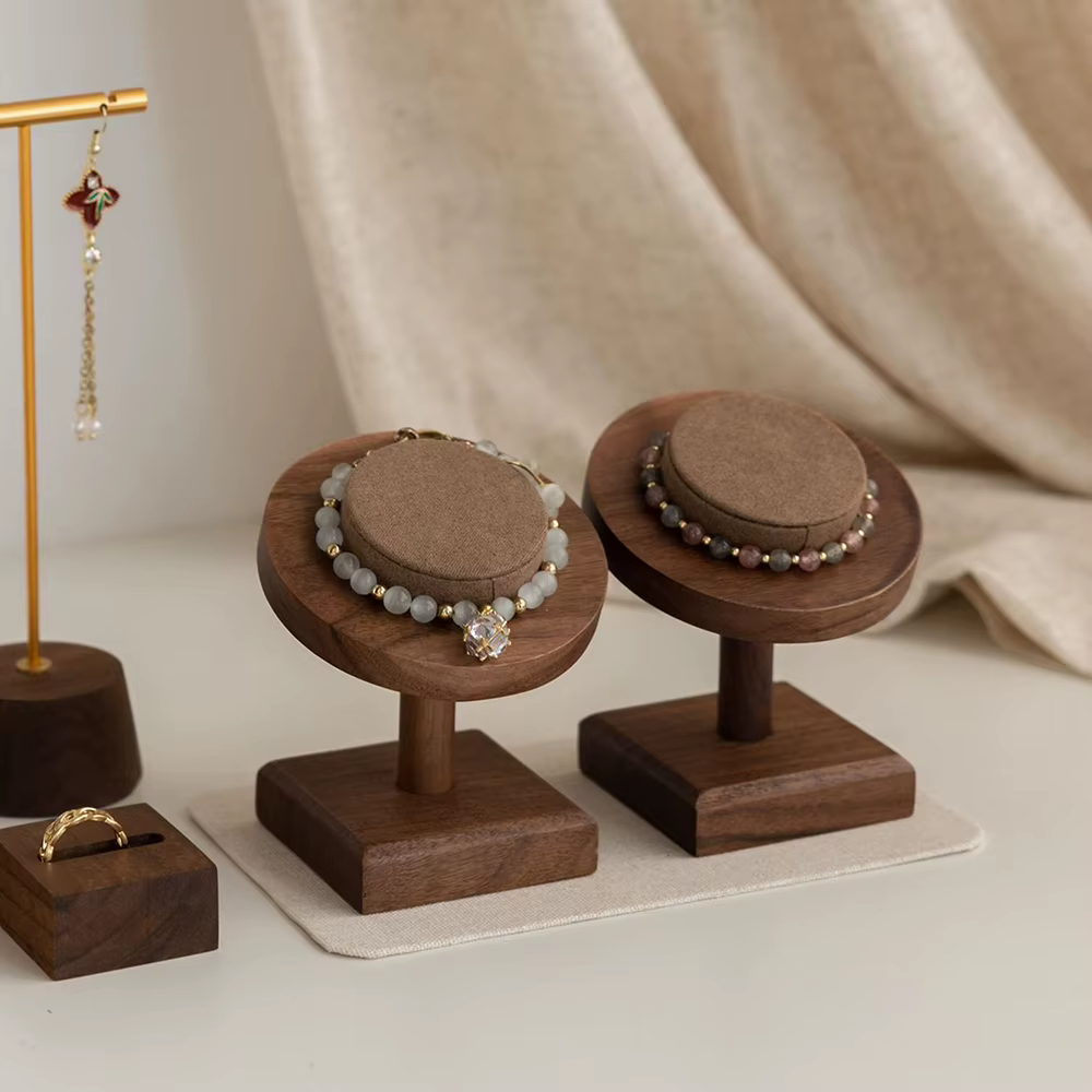 Présentoir à bijoux en bois