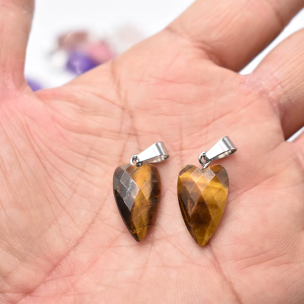 Pendentifs goutte d'eau à facettes mixtes en pierre naturelle de bonne qualité