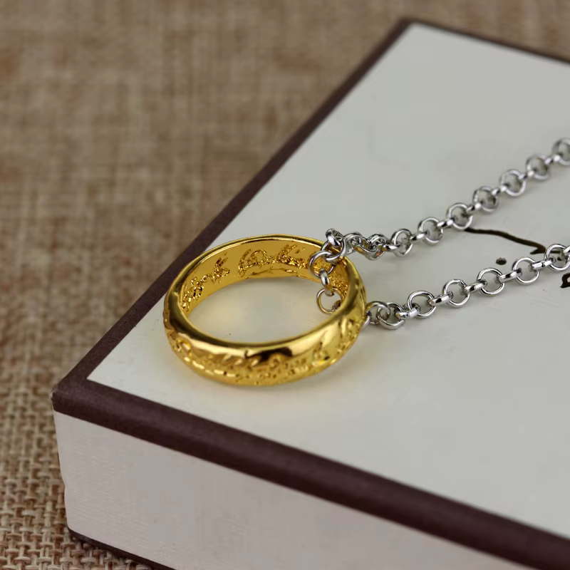 Collier pendentif en acier inoxydable gravé plaqué or