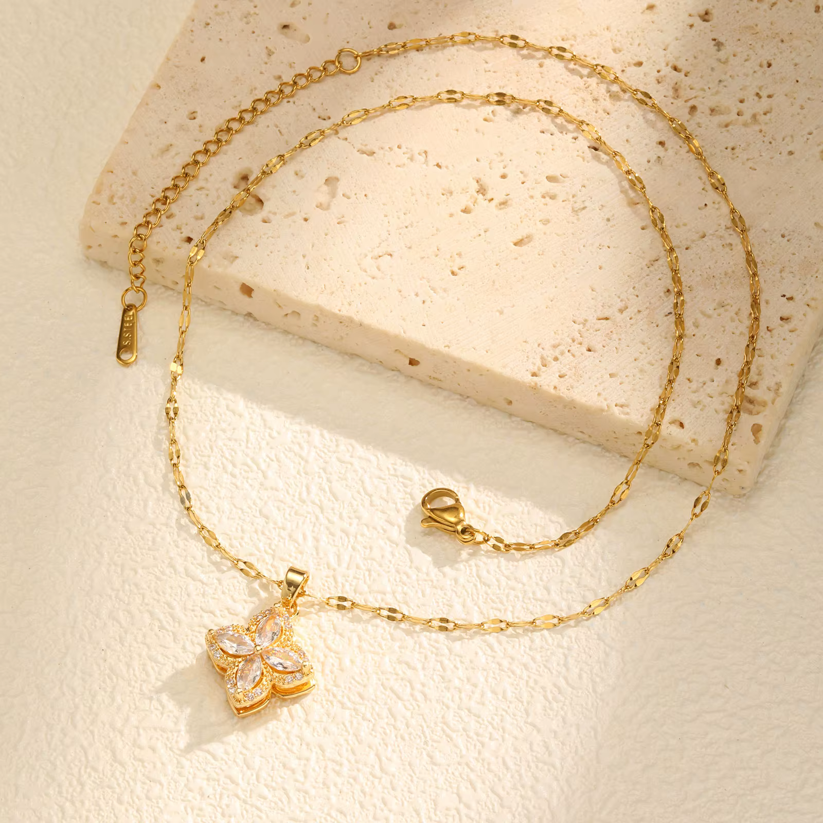Collier chaîne de fleur de coeur de zircone d'acier inoxydable 316L