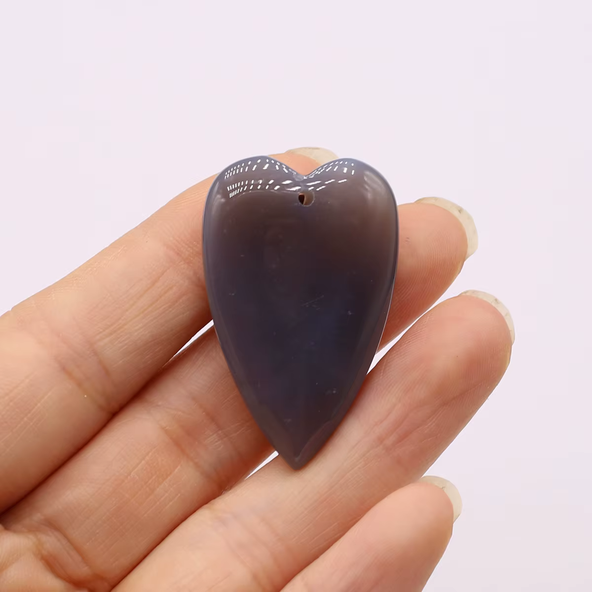 Pendentif en pierre précieuse d'amour naturel