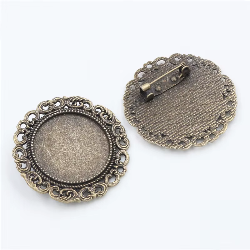 Broche de couleurs Bronze plaqué argent Antique