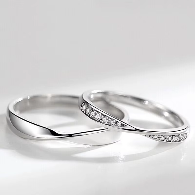 Nouveau Mobius Couple anneaux pour femmes hommes Simple noir blanc réglable