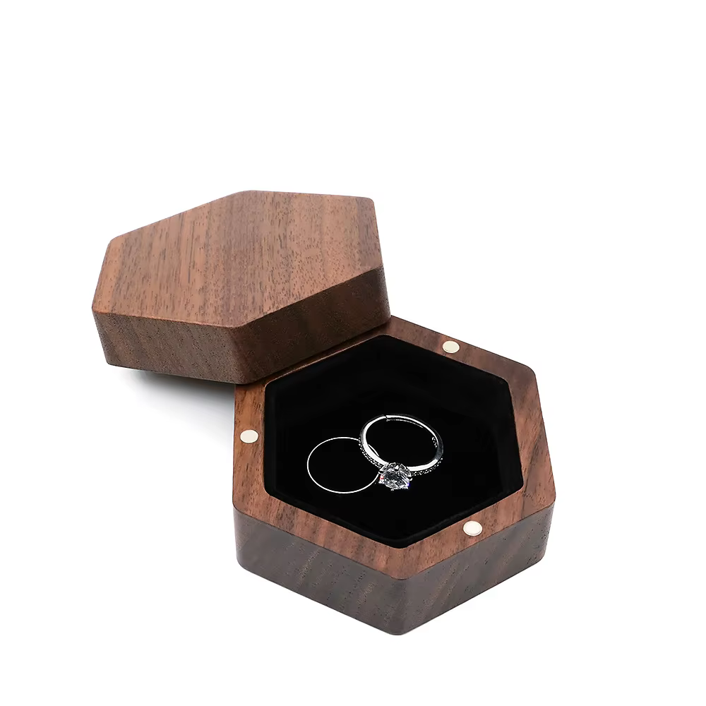 Boîte à bijoux en bois massif