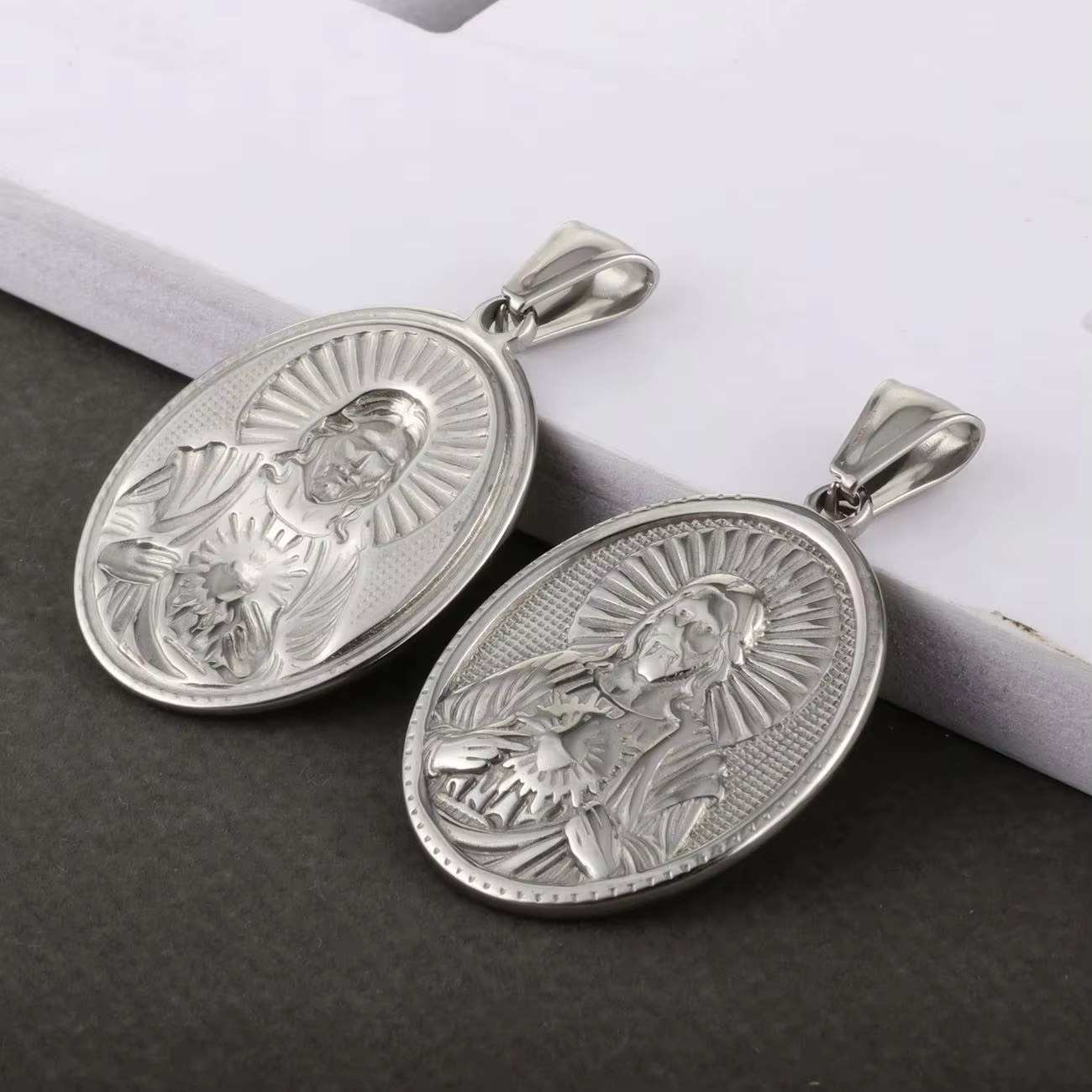 Diyalo 3 couleurs sainte icône sacré coeur de jésus pendentif en acier inoxydable collier à faire soi-même bijoux sacraments cadeaux de Confirmation