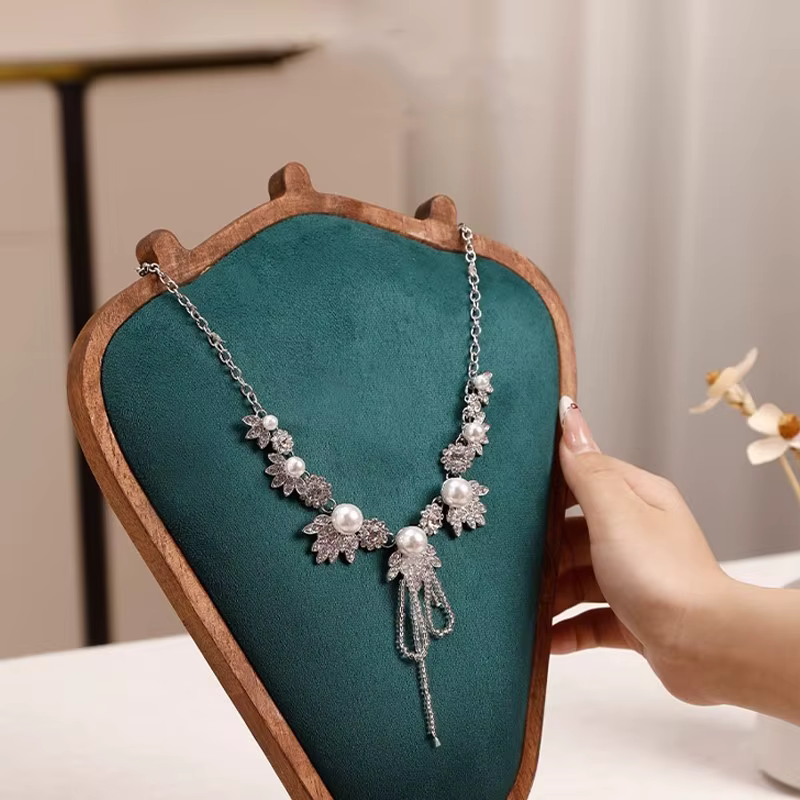 Cadre d'exposition de bijoux en bois