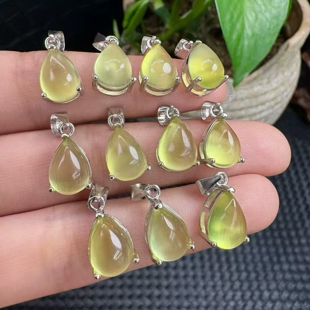 Collier pendentif en argent 925 avec cristal de préhnite naturel doré