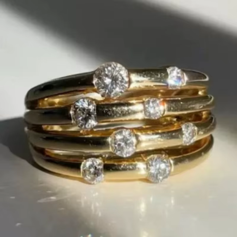 Bague classique pour femme incrustée de CZ blanc