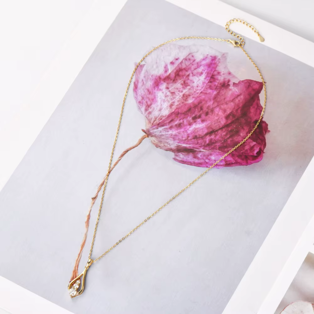 Collier avec pendentif goutte d'eau Moissanite pour femmes