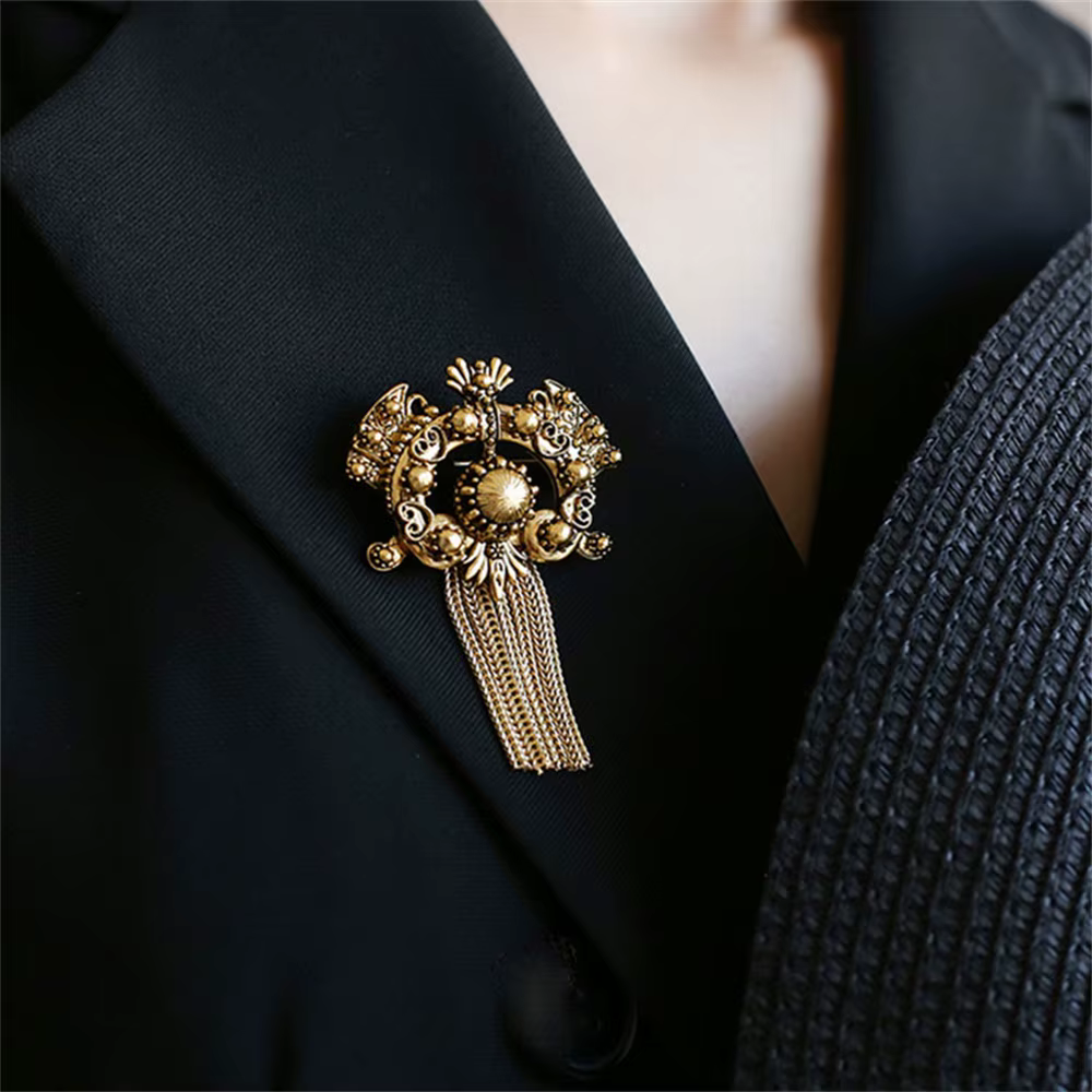Broche Su de style palais exquise