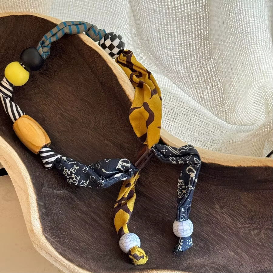 Collier ras du cou en tissu doux