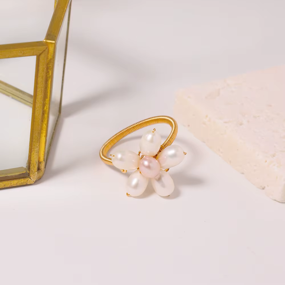Bague en perles d'eau douce naturelles