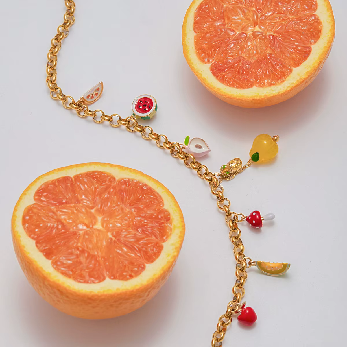 Zora – collier avec pendentif multi-charme pour femmes