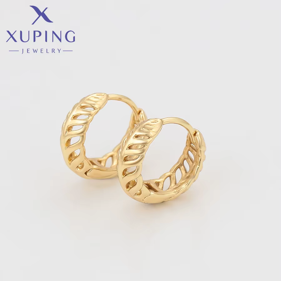 Xuping bijoux offres spéciales haute qualité charme popularité cercle lumière or couleur boucles d'oreilles pour les femmes cadeau de noël X000649164
