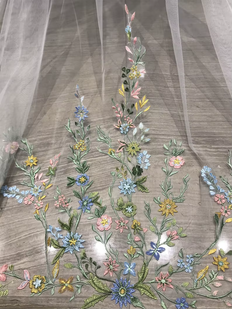 Voile de mariée fleuri coloré style super féerique