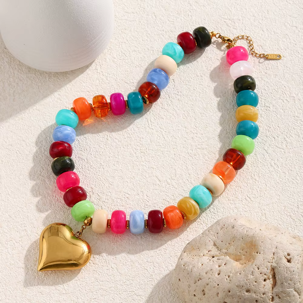 Collier pendentif cœur en résine colorée E.B.belle