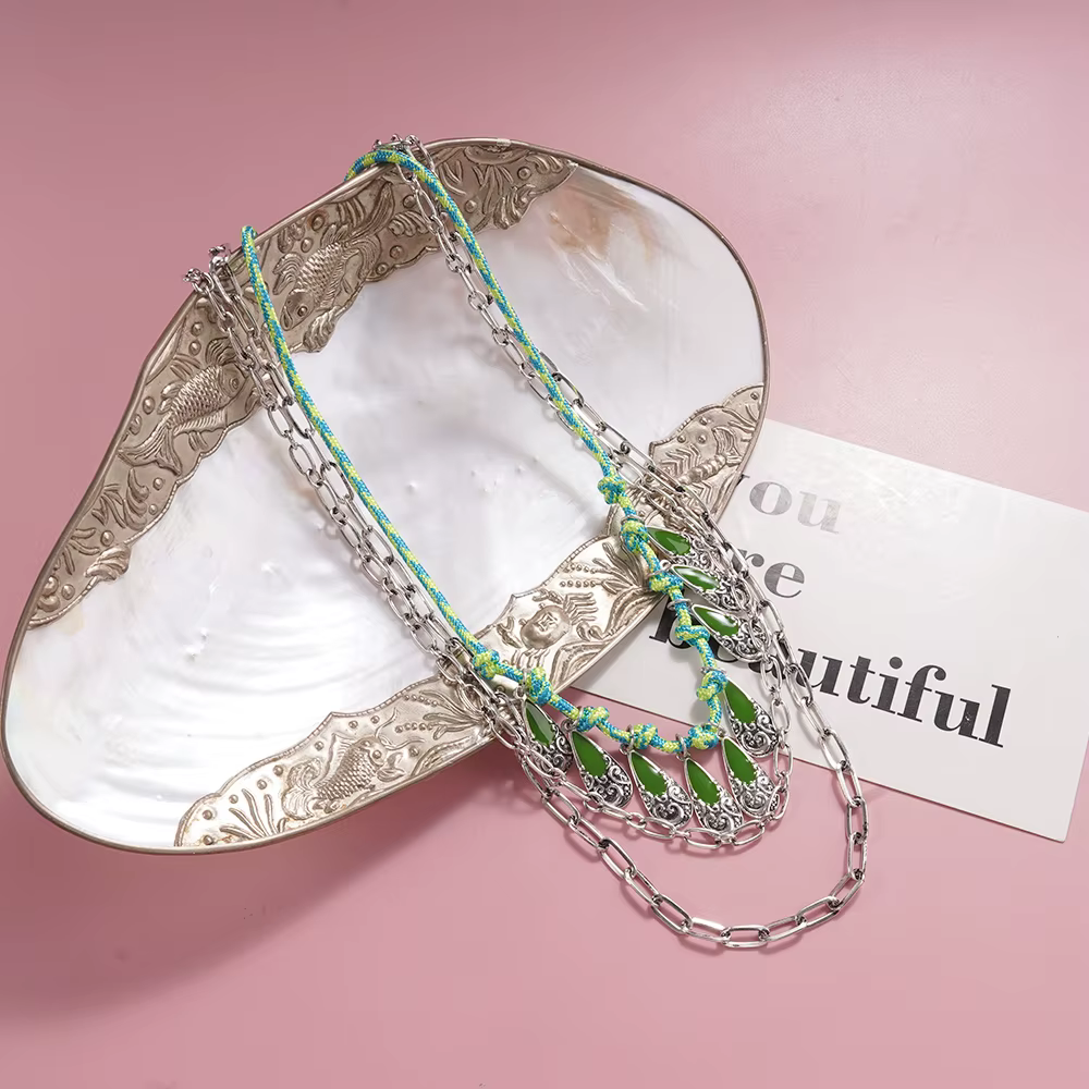 Collier (vert/rouge) Bijou audacieux parfait pour les brunchs