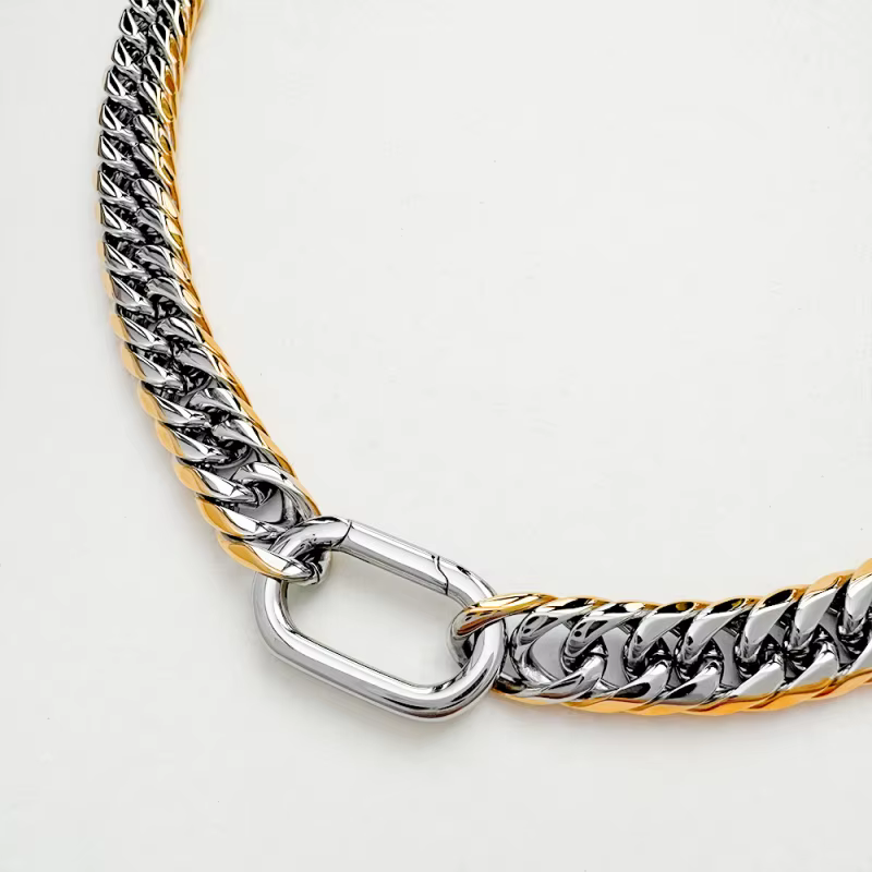 Collier à breloques en acier inoxydable plaqué or 18 carats