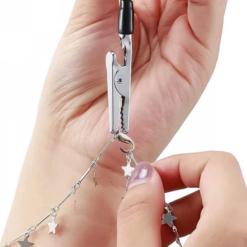 Outil d'aide à la pose de bracelet - Clip multifonctionnel, léger et portable