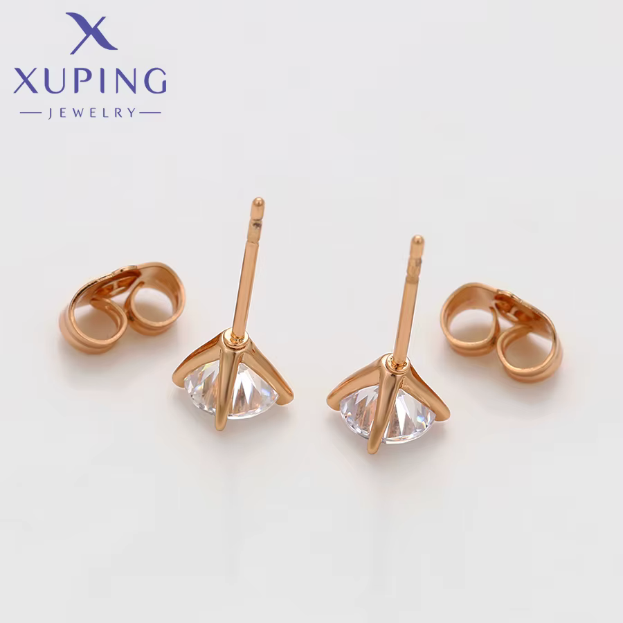 Xuping Jewelry Nouvelle Arrivée Boucles d'oreilles clous simples et élégantes couleur or pour femme Cadeau X000757149