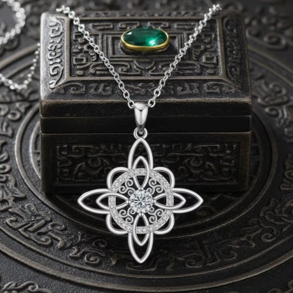 Collier Triskele en argent thaïlandais 925 avec symbole et nœud de sorcière