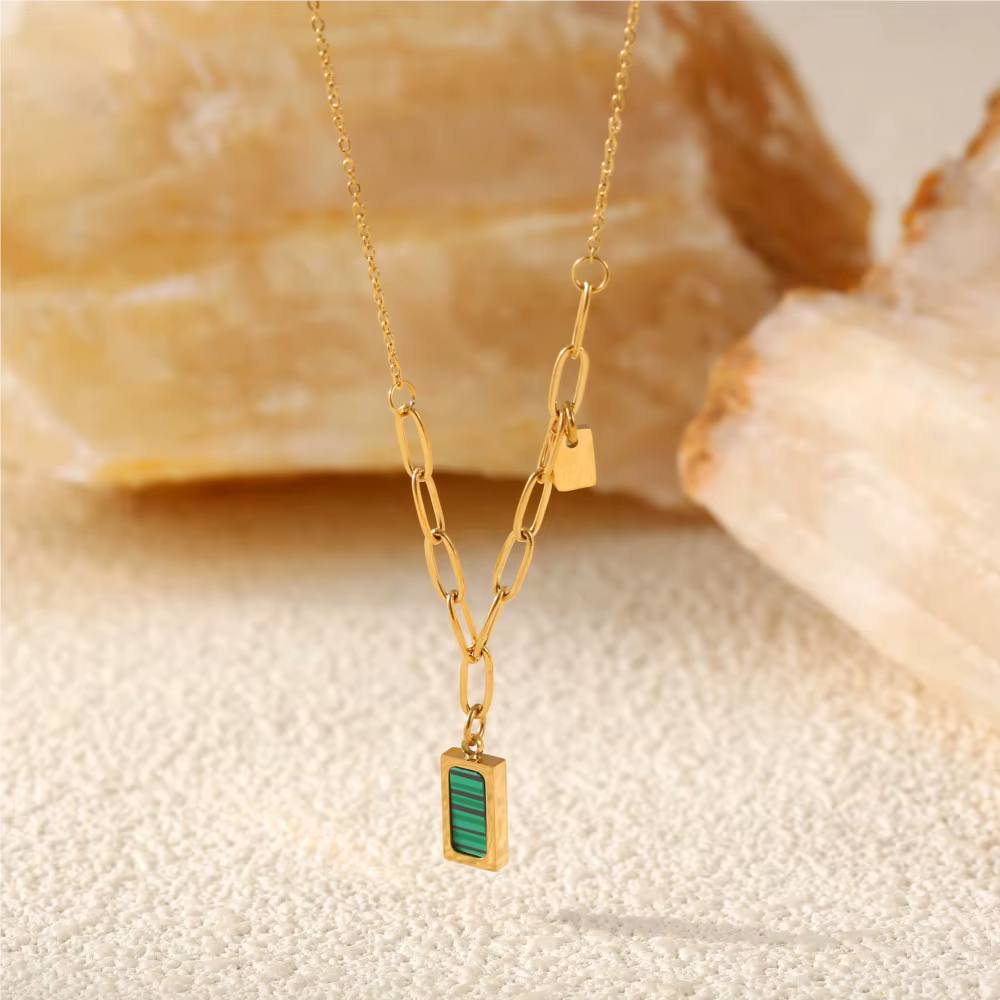 Collier pendentif carré en acier inoxydable pour femmes