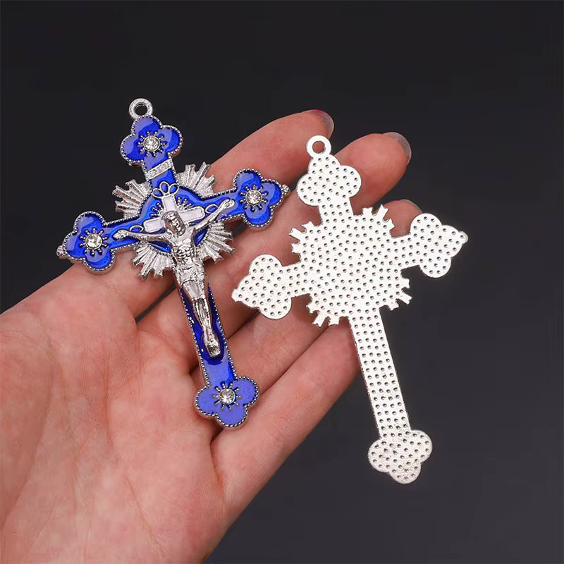 Tout nouveau grand pendentif artisanal de bijoux de croix de jésus religieux