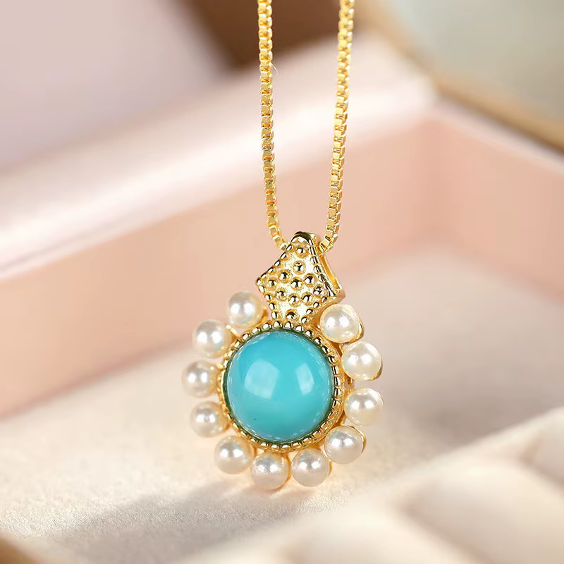 Ensemble de bijoux en argent incrusté de perles turquoises