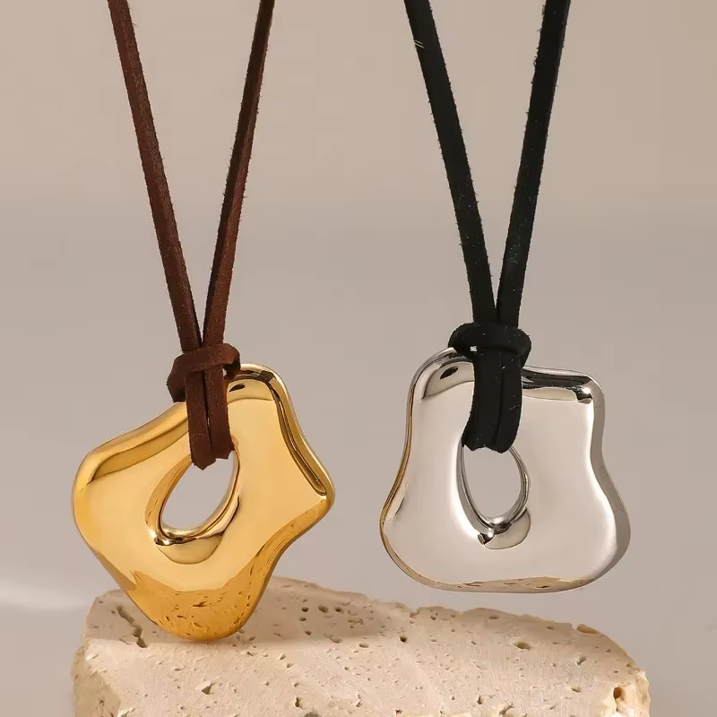 Collier pendentif creux lisse pour femme