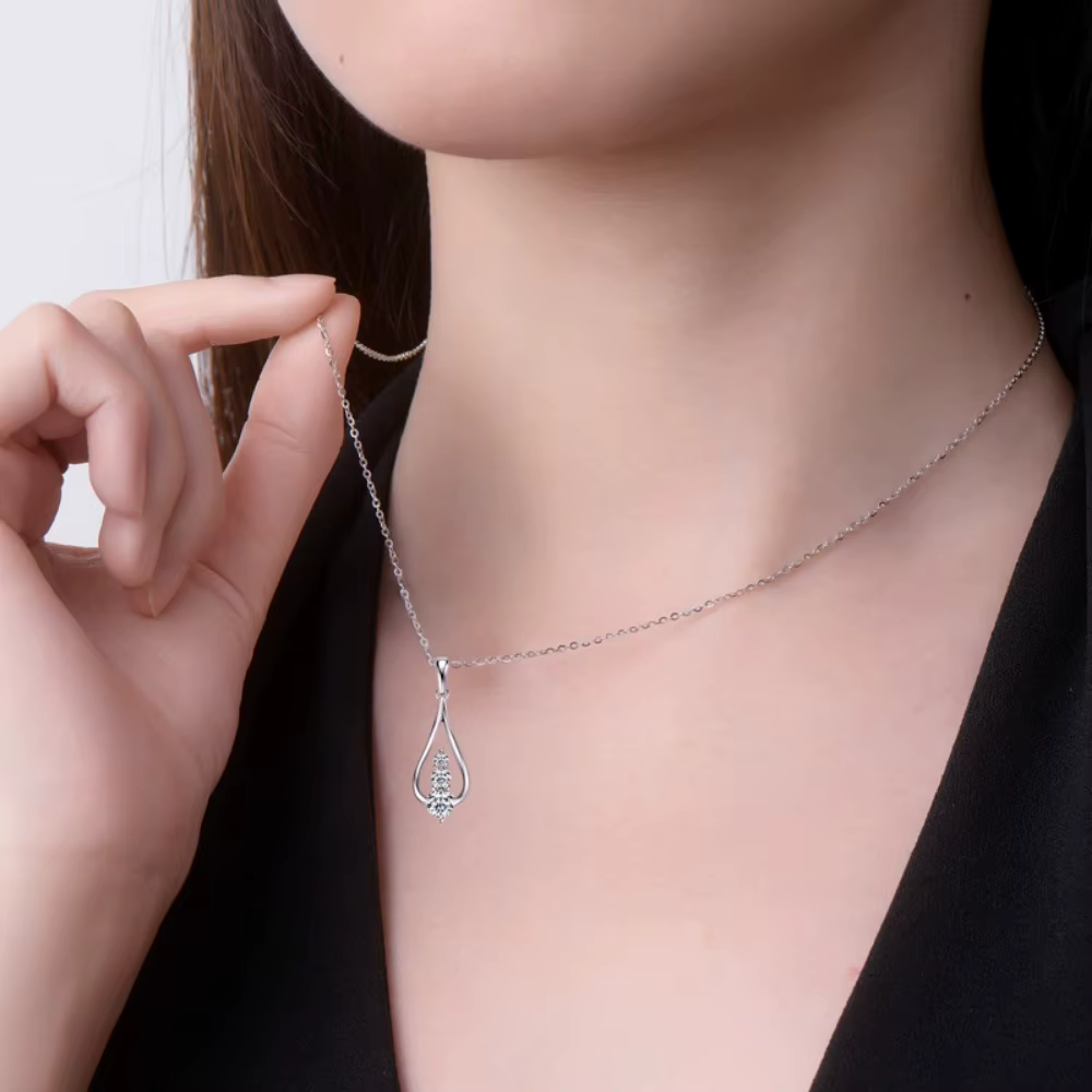 Collier avec pendentif goutte d'eau Moissanite pour femmes