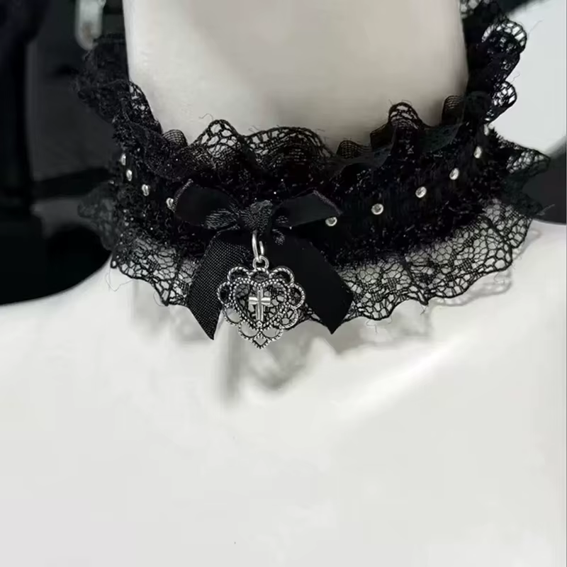 Collier Gothique Lolita Cosplay Sexy Noir et Blanc en Dentelle avec Rivets