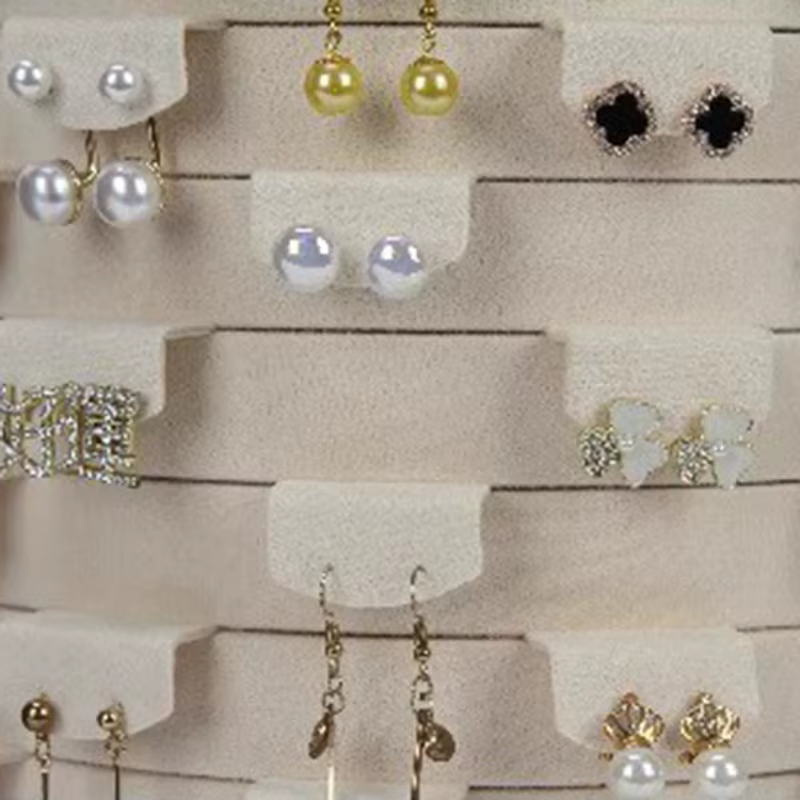 Présentoir à bijoux en bois